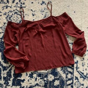 🌹2/$20🌹Maroon Cold Shoulder Blouse